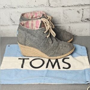 TOMS Chambray Wedge Ankle Boots Blue Tan Lace Up Size 7.5